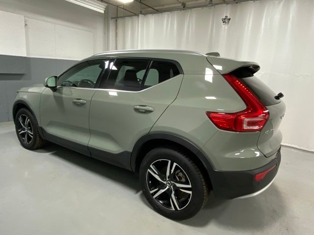 2024 Volvo XC40 Core Bright Theme