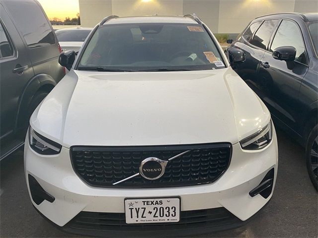 2024 Volvo XC40 