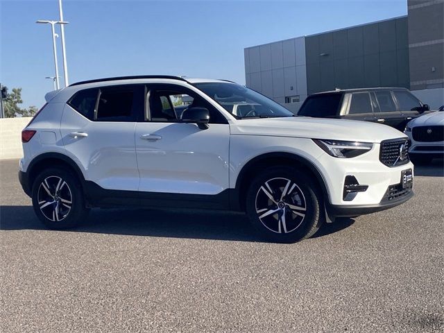 2024 Volvo XC40 