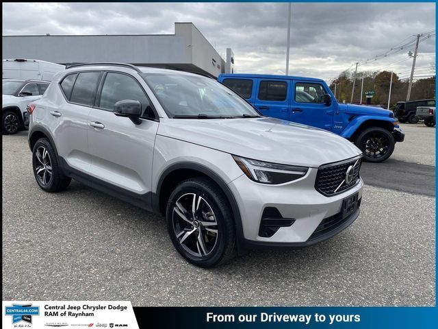 2024 Volvo XC40 