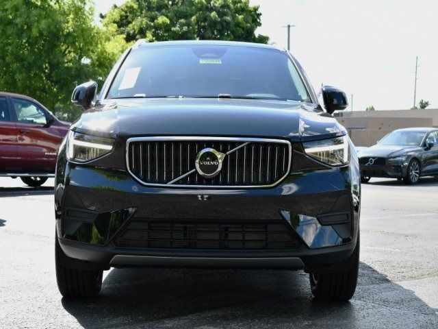 2024 Volvo XC40 Core Bright Theme