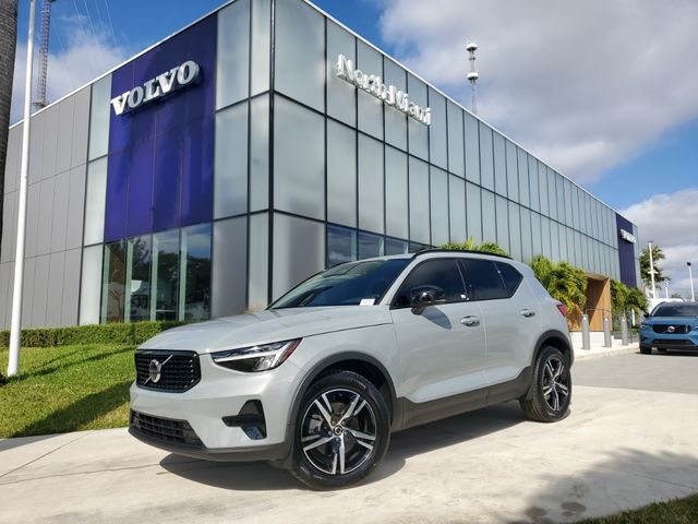 2024 Volvo XC40 