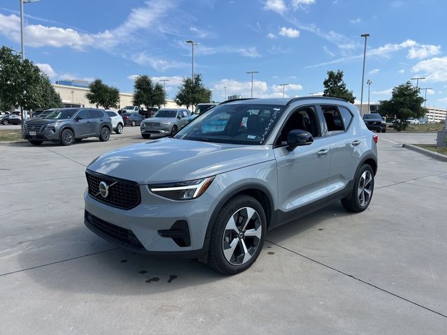 2024 Volvo XC40 