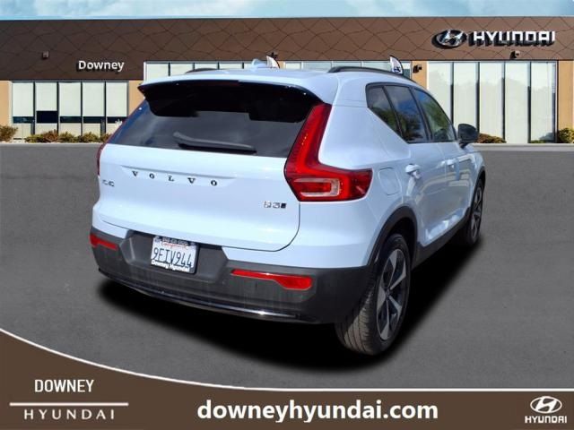 2024 Volvo XC40 