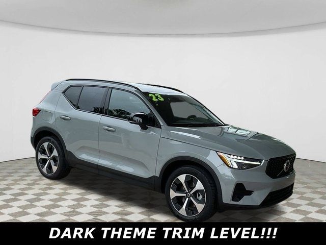 2024 Volvo XC40 Core Dark Theme