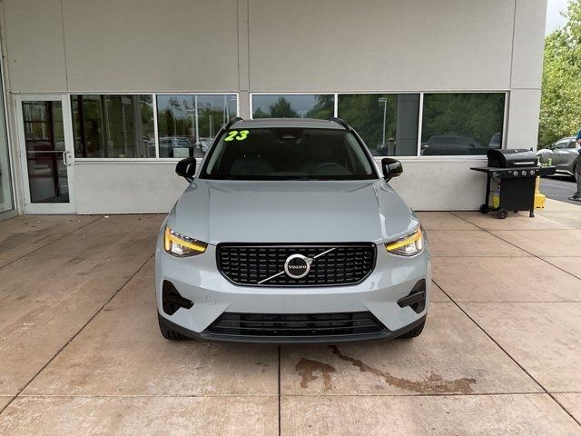 2024 Volvo XC40 Core Dark Theme