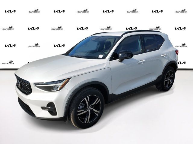 2024 Volvo XC40 