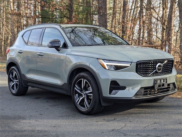 2024 Volvo XC40 