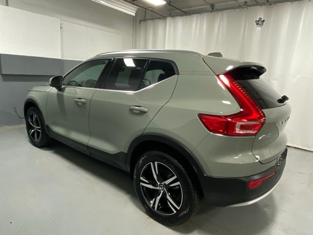 2024 Volvo XC40 Core Bright Theme