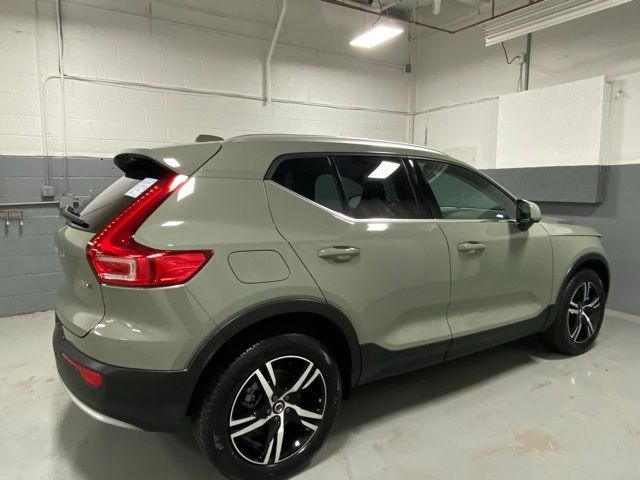 2024 Volvo XC40 Core Bright Theme