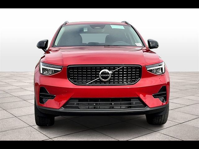 2024 Volvo XC40 Core Dark Theme