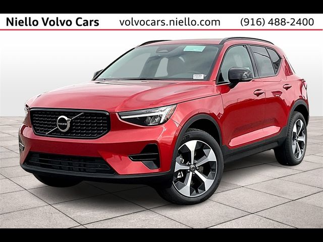 2024 Volvo XC40 Core Dark Theme