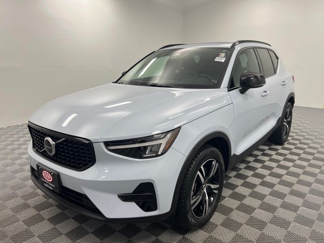 2024 Volvo XC40 