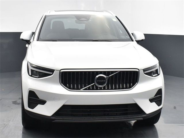 2024 Volvo XC40 Core Bright Theme