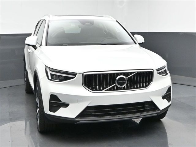 2024 Volvo XC40 Core Bright Theme