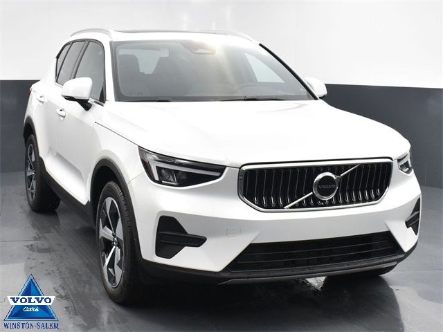 2024 Volvo XC40 Core Bright Theme