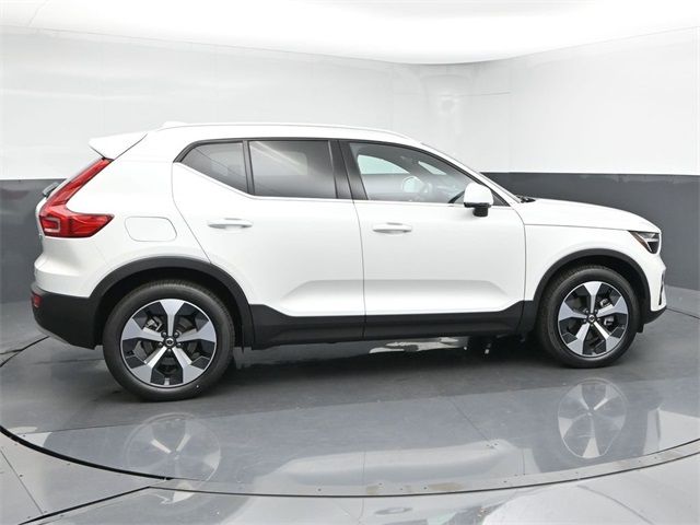 2024 Volvo XC40 Core Bright Theme