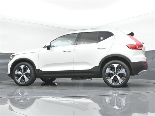 2024 Volvo XC40 Core Bright Theme