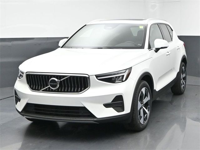 2024 Volvo XC40 Core Bright Theme