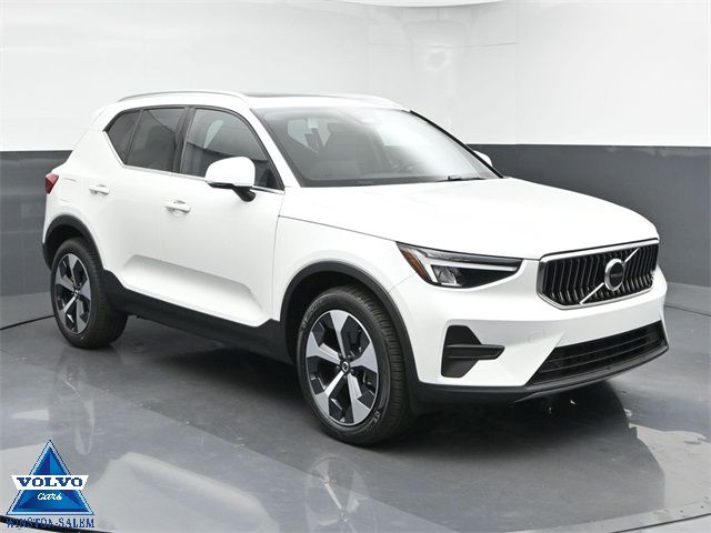 2024 Volvo XC40 Core Bright Theme