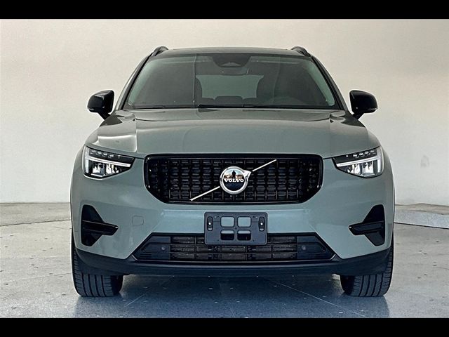 2024 Volvo XC40 Core Bright Theme