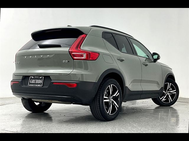 2024 Volvo XC40 Core Bright Theme