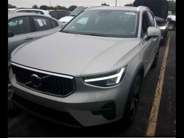 2024 Volvo XC40 Core Bright Theme