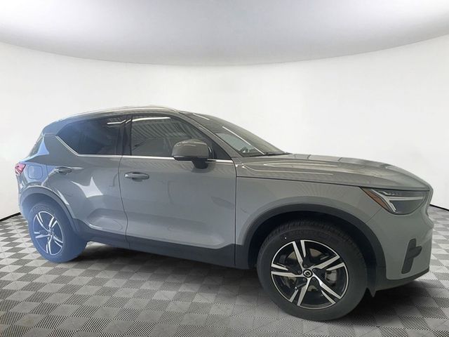 2024 Volvo XC40 Core Bright Theme