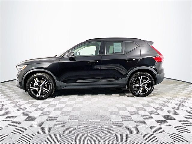 2024 Volvo XC40 Core Bright Theme