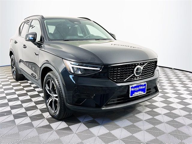 2024 Volvo XC40 Core Bright Theme