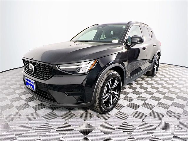 2024 Volvo XC40 Core Bright Theme