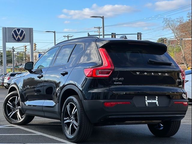 2024 Volvo XC40 