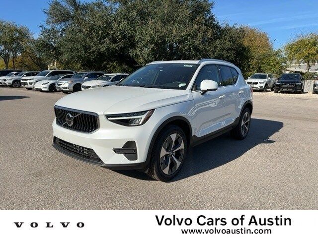 2024 Volvo XC40 Core Bright Theme