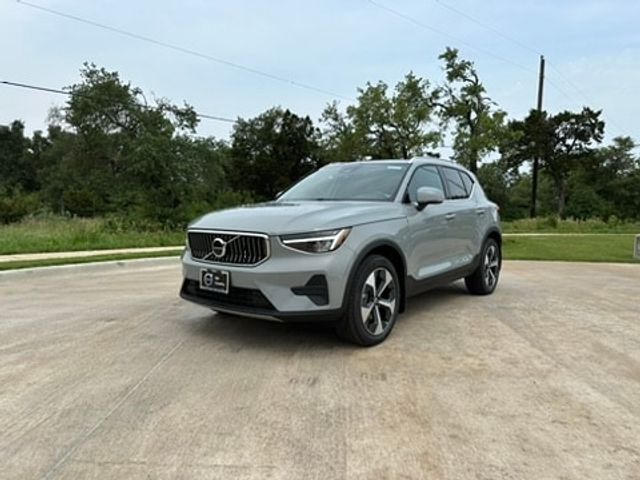 2024 Volvo XC40 Core Bright Theme