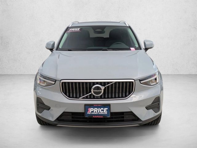 2024 Volvo XC40 Core Bright Theme