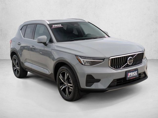 2024 Volvo XC40 Core Bright Theme