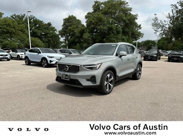 2024 Volvo XC40 Core Bright Theme