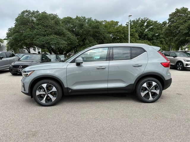 2024 Volvo XC40 Core Bright Theme