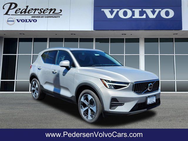 2024 Volvo XC40 Core Bright Theme