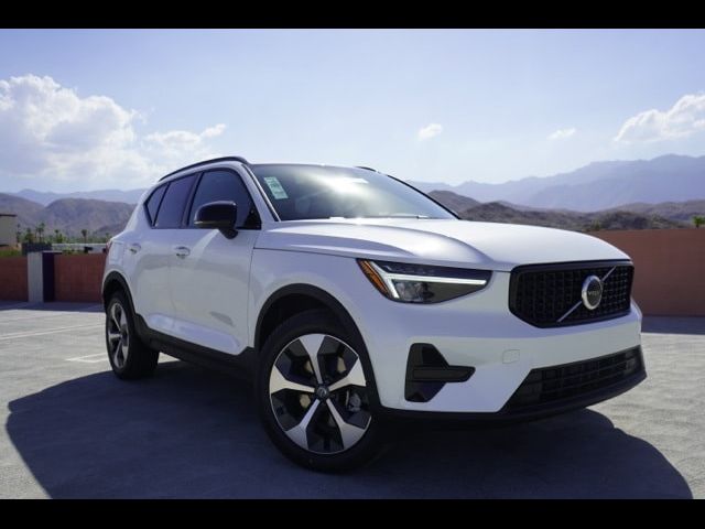 2024 Volvo XC40 Core Bright Theme