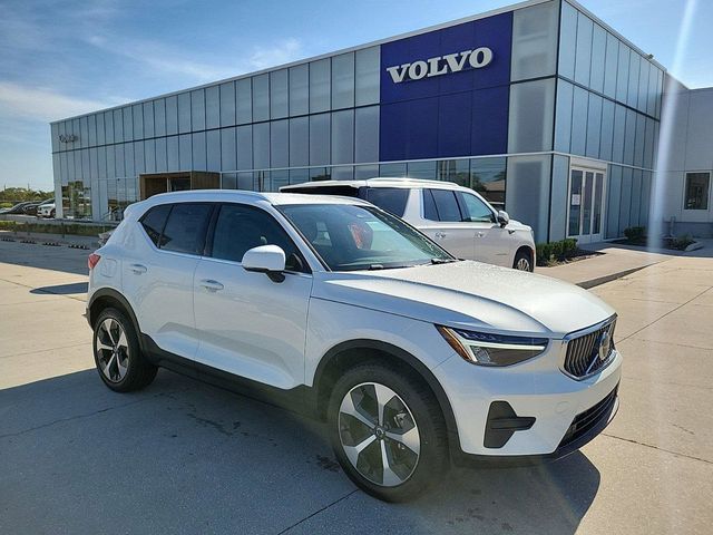 2024 Volvo XC40 Core Bright Theme