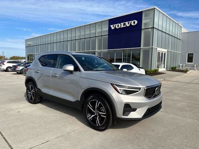 2024 Volvo XC40 Core Bright Theme