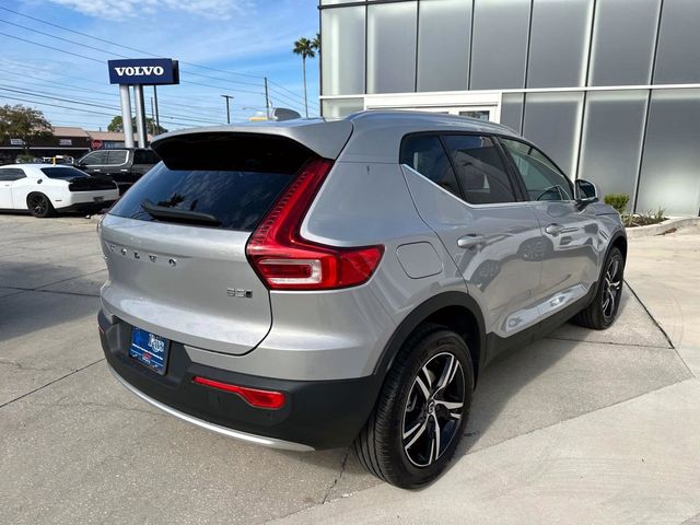 2024 Volvo XC40 Core Bright Theme