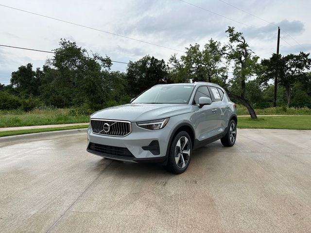 2024 Volvo XC40 Core Bright Theme