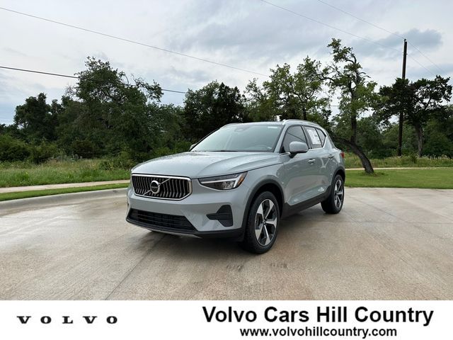 2024 Volvo XC40 Core Bright Theme