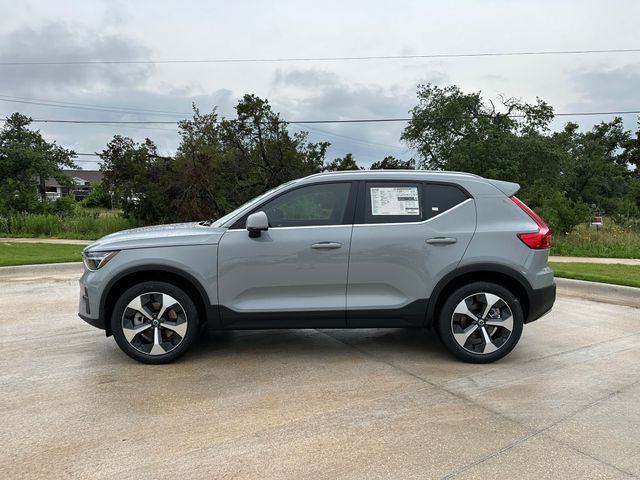 2024 Volvo XC40 Core Bright Theme