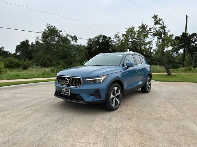 2024 Volvo XC40 Core Bright Theme