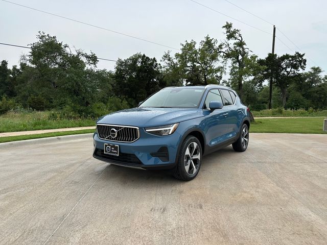 2024 Volvo XC40 Core Bright Theme