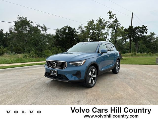 2024 Volvo XC40 Core Bright Theme