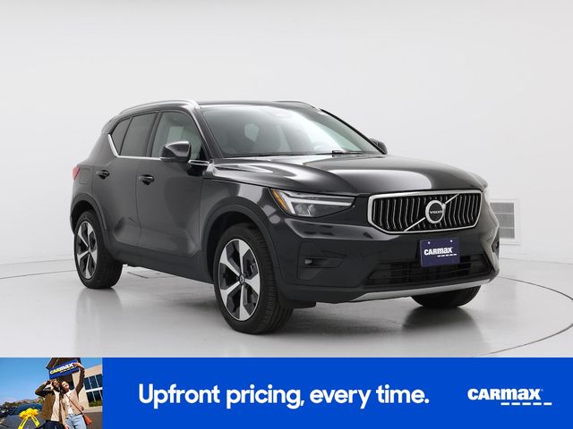 2024 Volvo XC40 Plus Bright Theme